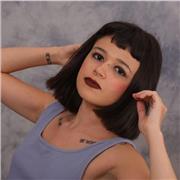 Studentessa al quinto anno di liceo classico impartisce lezioni di italiano